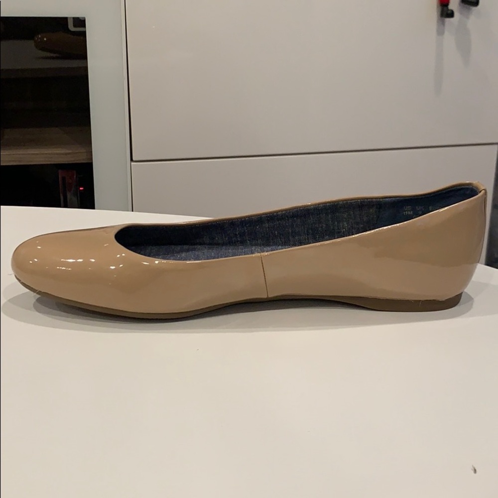 Nude flats